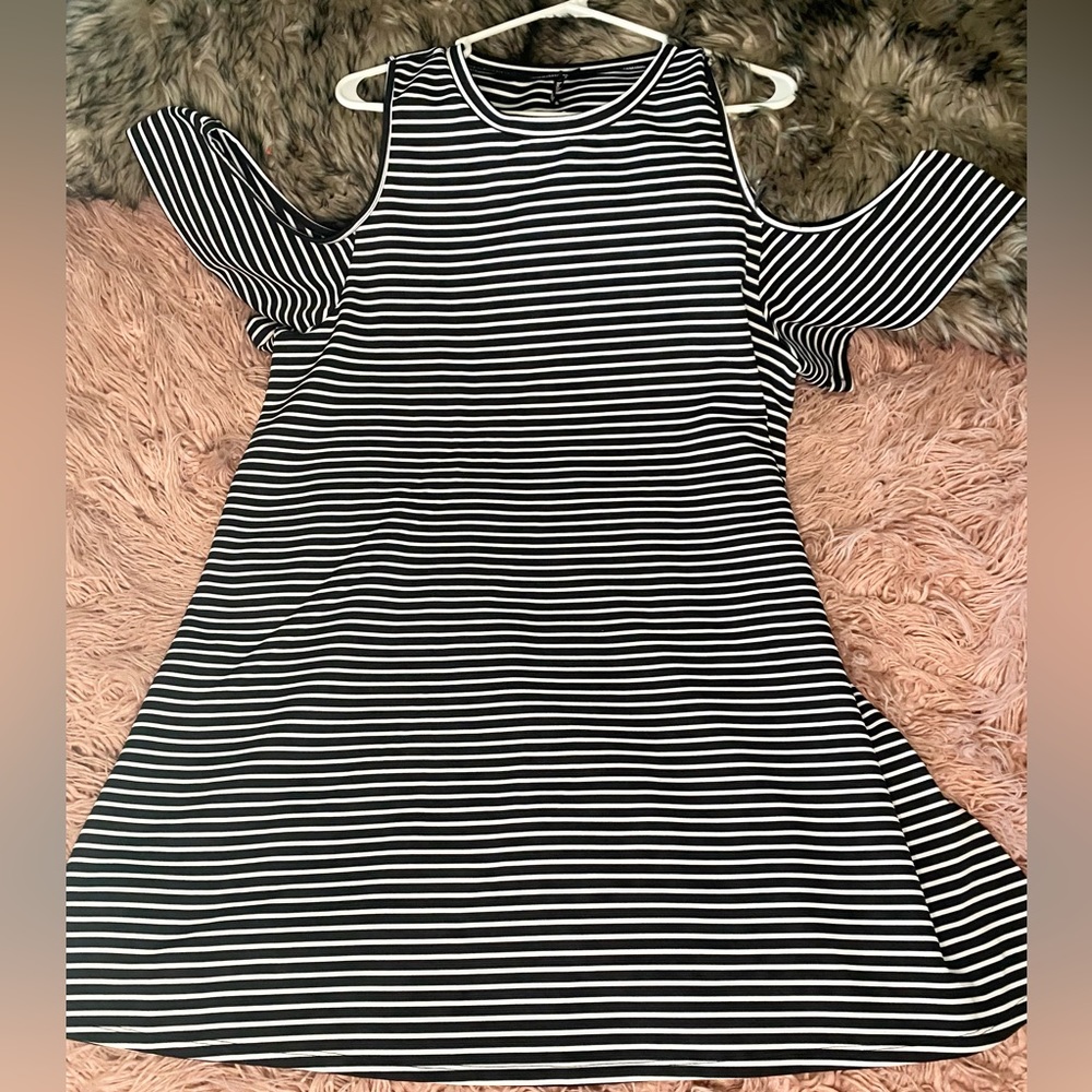 Sleeveless Black and White Summer Dress